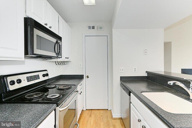 Building Photo - 12162 Penderview Ln