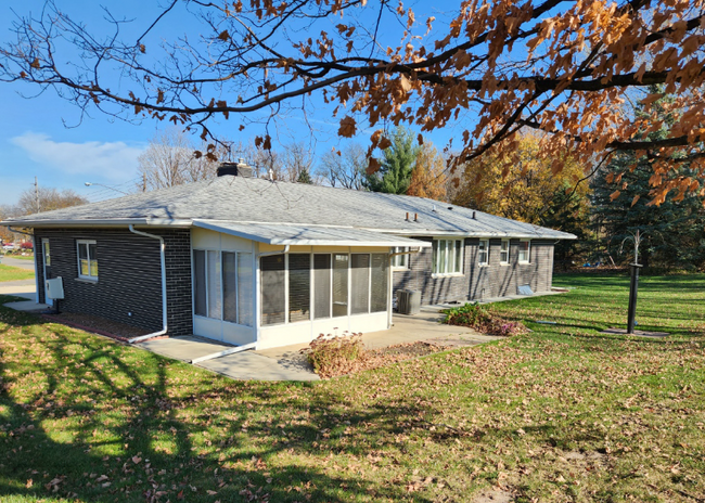 Building Photo - 5354 Woodfield Ave