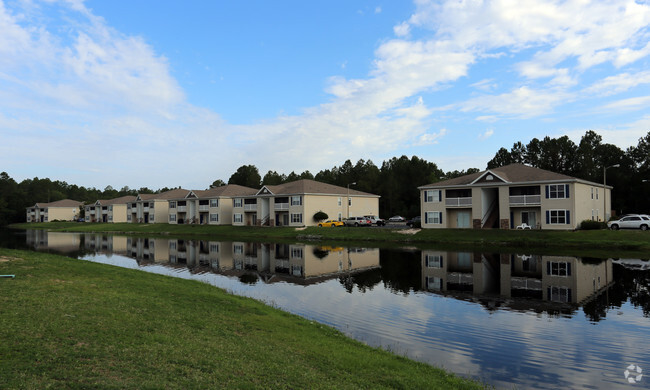 Building Photo - Crystal Lake Apartments