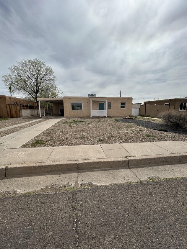 Primary Photo - 2418 Alvarado Dr NE