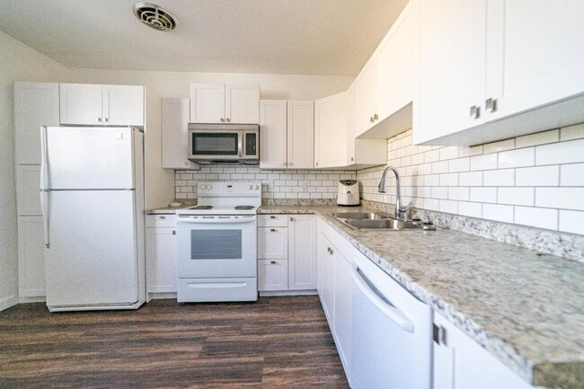 Building Photo - 368 Dufferin St