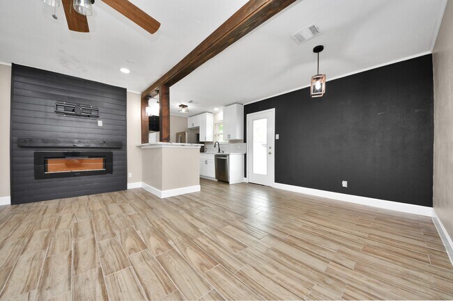 Building Photo - 12733 7th St