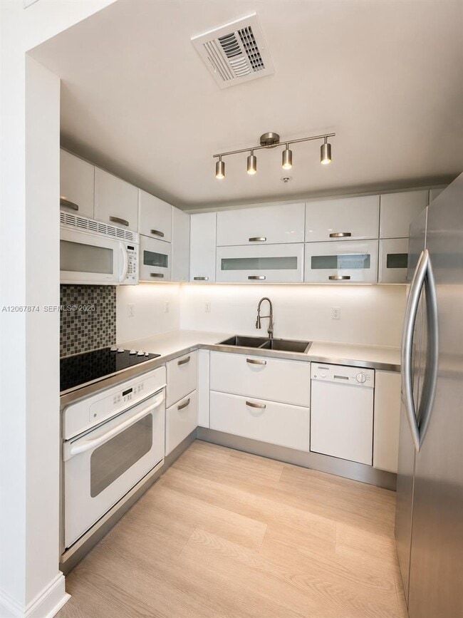 Foto del edificio - 6580 Indian Creek Dr