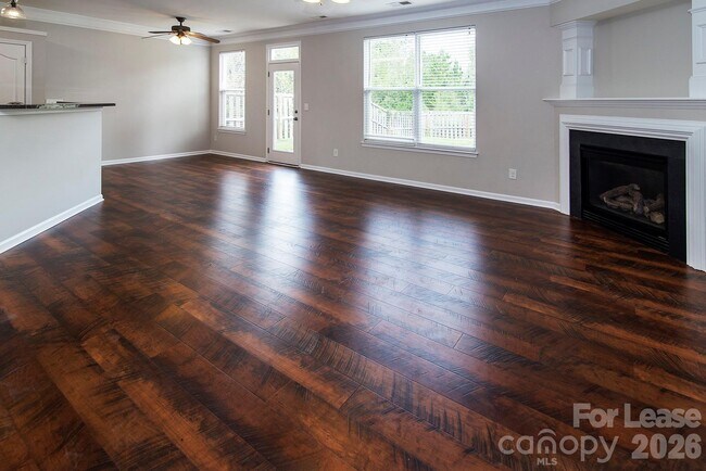 Foto del edificio - 6749 Sequoia Hills Dr