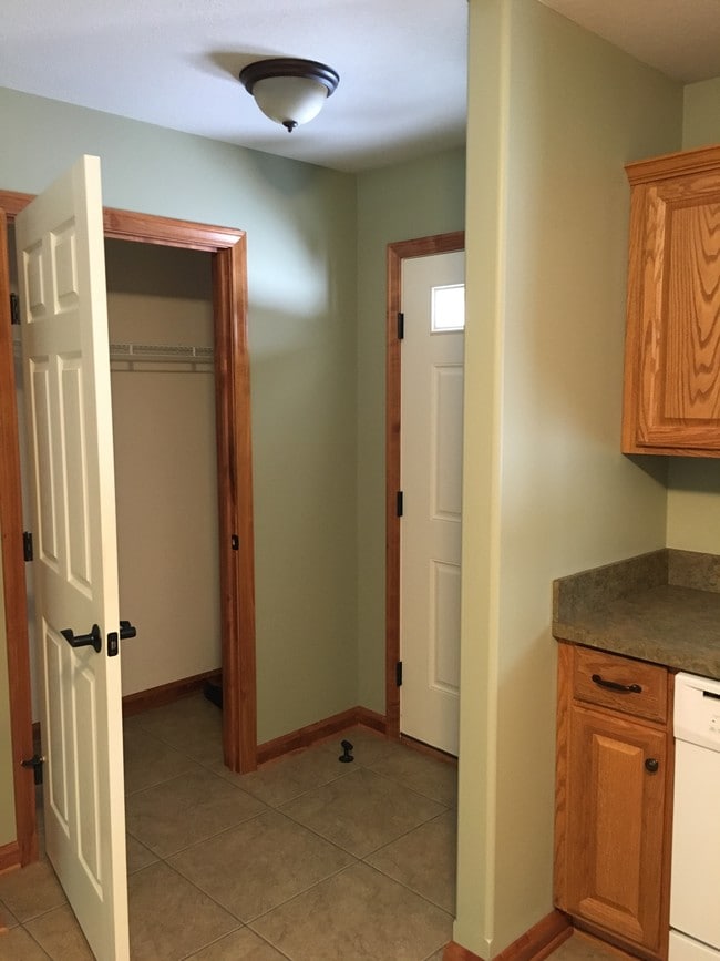 Large entry closet - 8339 Edinboro Rd
