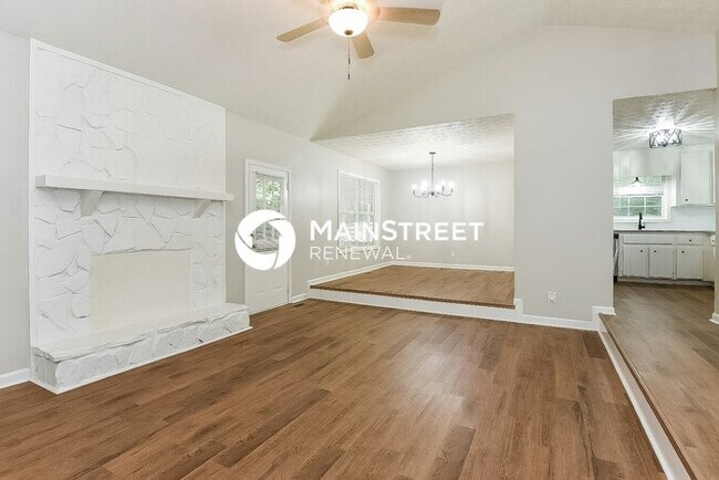 Building Photo - 4 Bedroom Pet-Friendly Home in Marietta, GA with Main Street Renewal