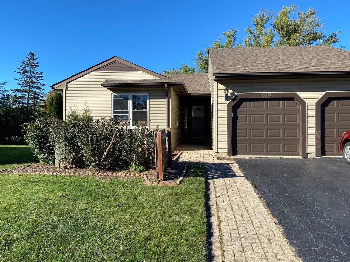616 Bordeaux Ct W, Buffalo Grove, IL 60089 Townhome Rentals in