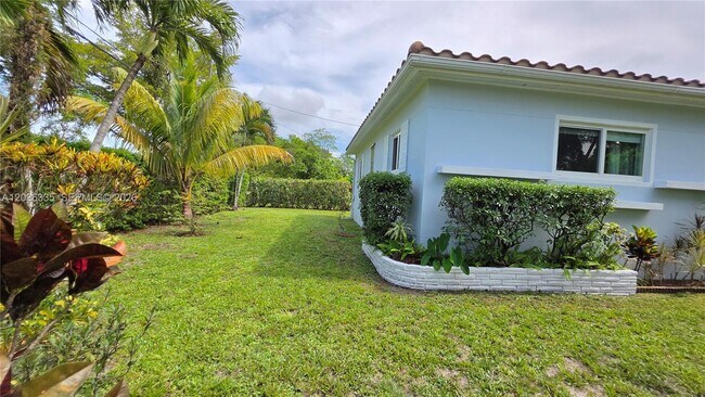 Foto del edificio - 390 NE 127th St
