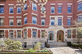 Building Photo - 1867 Beacon St