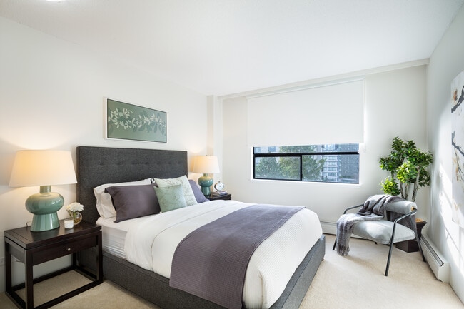 Building Photo - Shorewood Manor