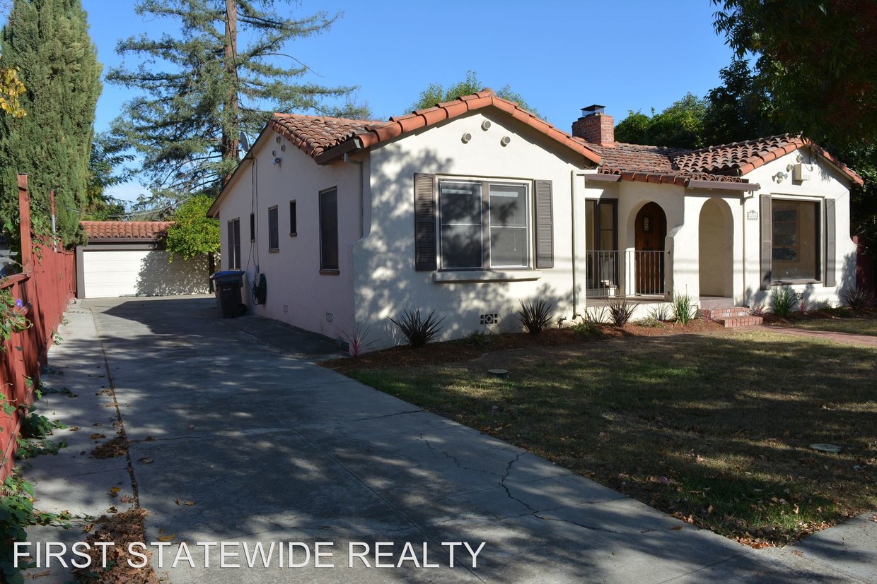 Primary Photo - 2226 Coastland Ave