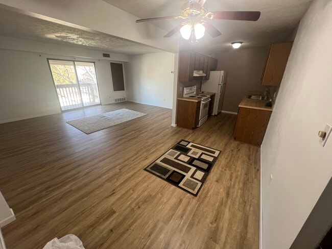 Foto del edificio - 1544 Cedarwood Dr