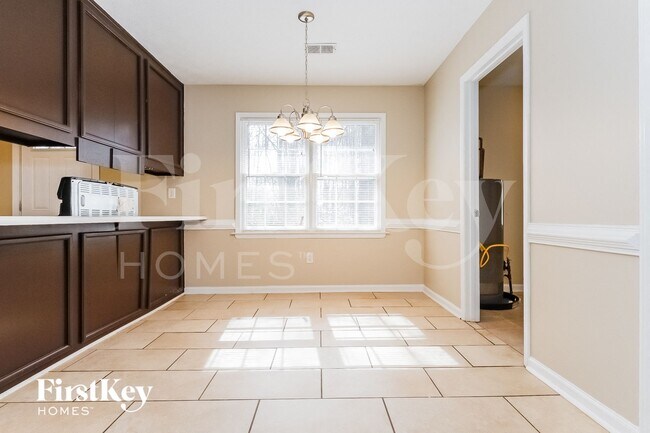 Foto del edificio - 705 Mills Dr