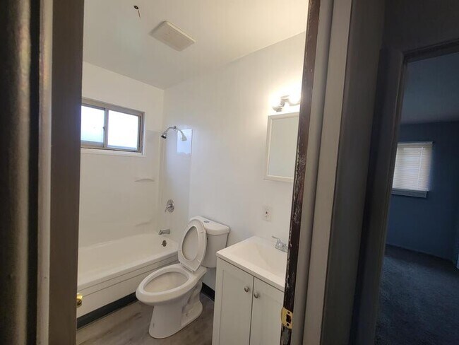 Foto del edificio - 4405 E 156th St