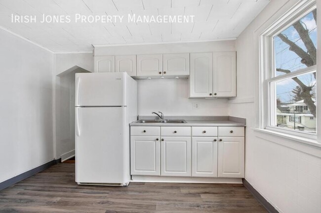 Foto del edificio - 2 Rowland Ave