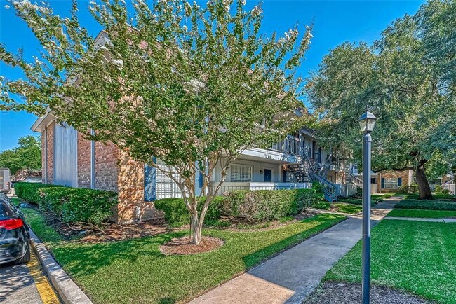 Foto del edificio - 2250 Bering Dr