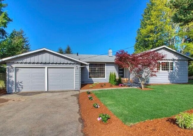 Building Photo - Stunning Des Moines Home
