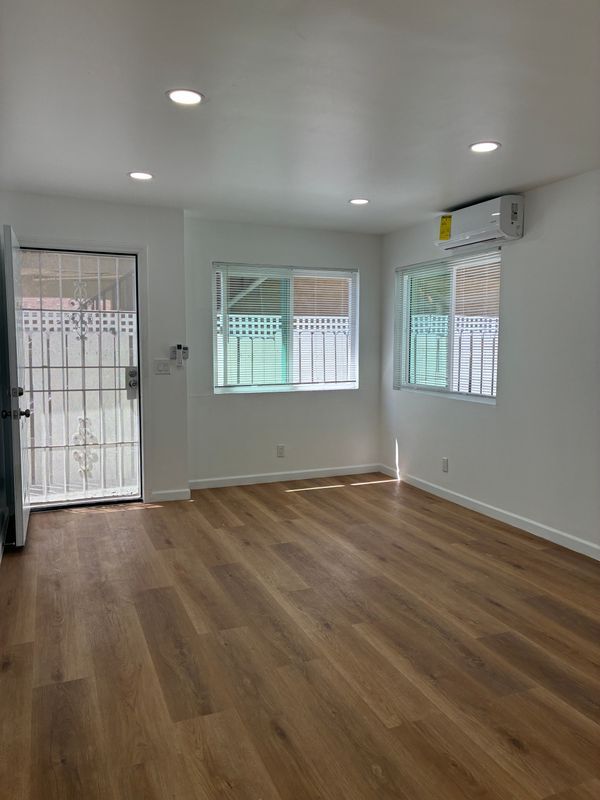 Foto del edificio - 12920 Roselle Ave