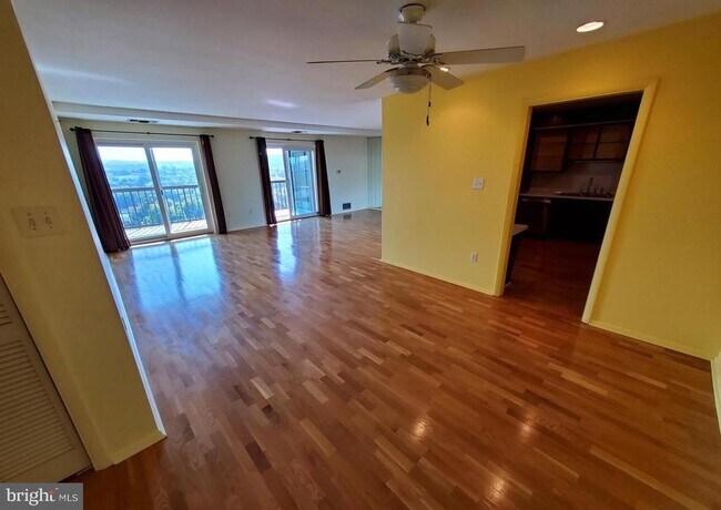 Building Photo - 1375 Pershing Blvd