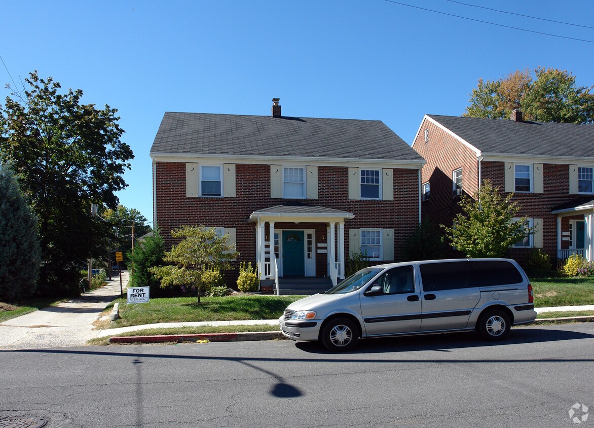 Primary Photo - 1-3 Cypress St