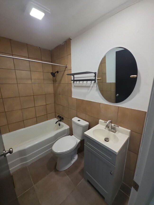 Foto del edificio - Single-Level 3 Bedroom Home with Hardwood Floors, Stainless Appliances, and Backyard in Crossville