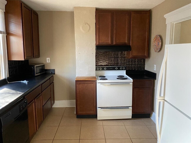 Building Photo - 423 Steele St