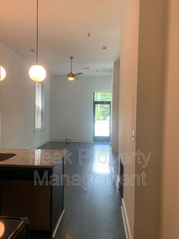 Building Photo - 1311 Hull St