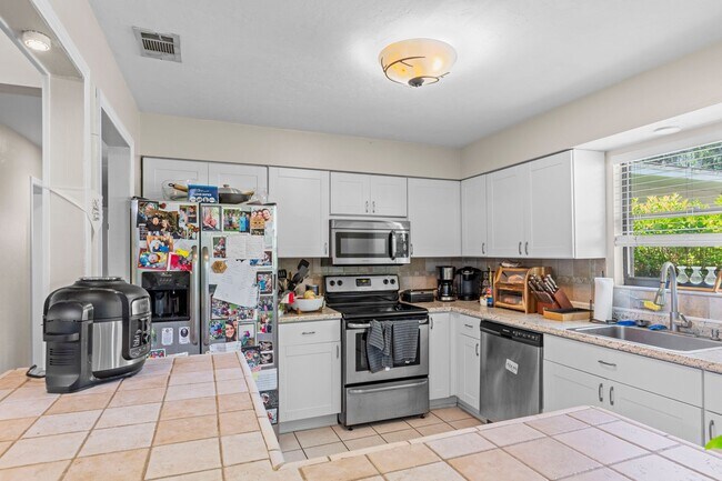 Building Photo - 3 Bedroom 2 Bath in Valwood