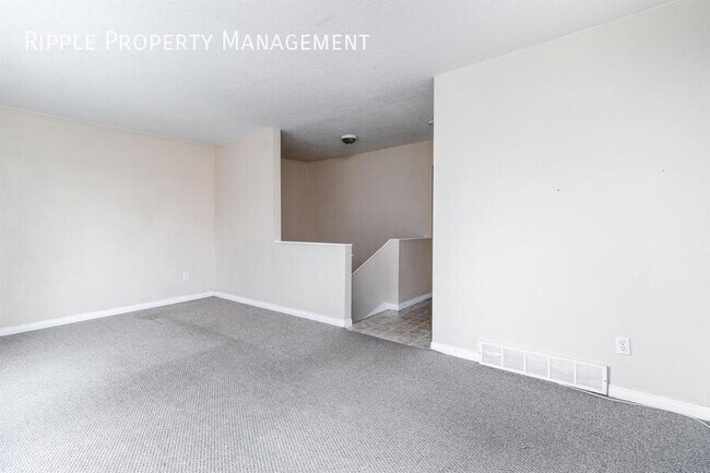 Photo du bâtiment - Modern 2 Beds, 1 Baths Duplex | No Pets Al...