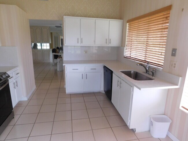 Foto del edificio - 5660 Piping Rock Dr