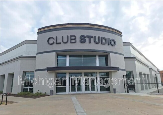 Foto del edificio - 2715 E Maple Rd