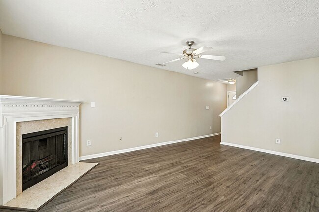 Foto del edificio - Charming 3-Bedroom Townhome with Fenced Backyard in Raleigh