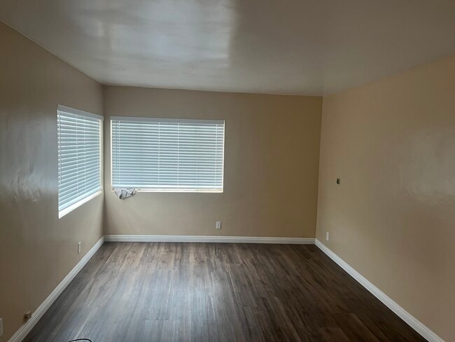 Photo - 1423 W 106th St House