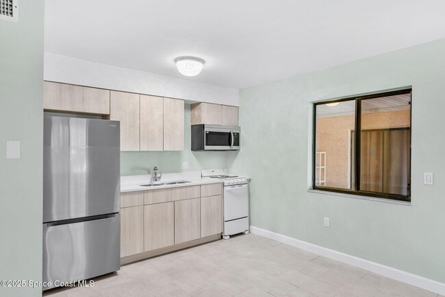 Building Photo - 250 San Juan Cir