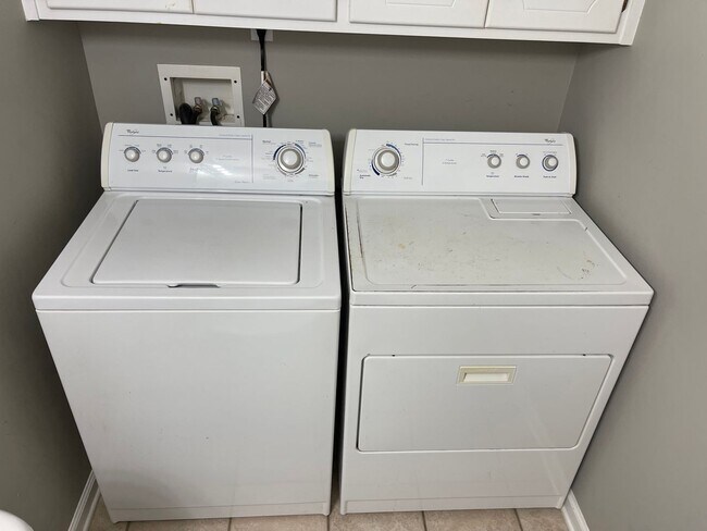 Foto del edificio - Foxchase Subdivision - End Unit