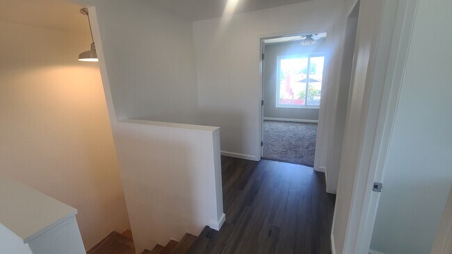 Foto del edificio - 3704 E Bond Ave