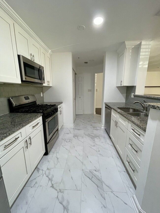 Building Photo - 705 Harvest Run Dr