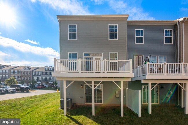 Building Photo - 8772 Elsing Green Dr