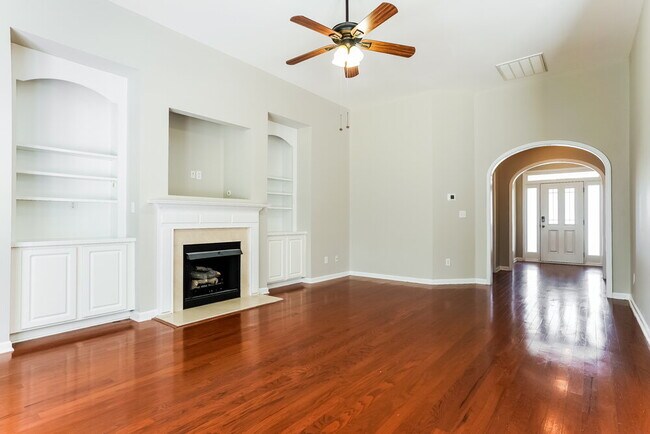 Building Photo - 236 Haywood Ln