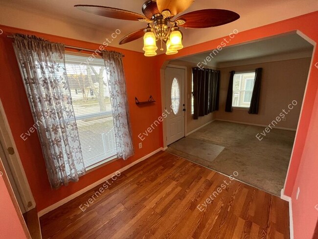 Foto del edificio - 13323 Walnut St