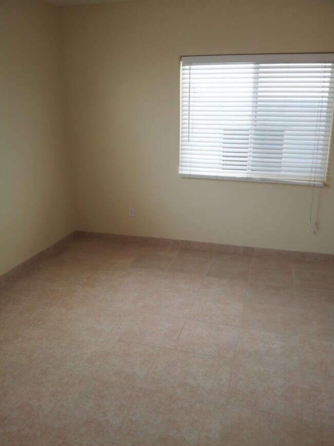 Building Photo - 1922 Crenshaw Blvd