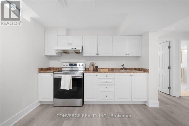 Building Photo - 3 Plowman Dr