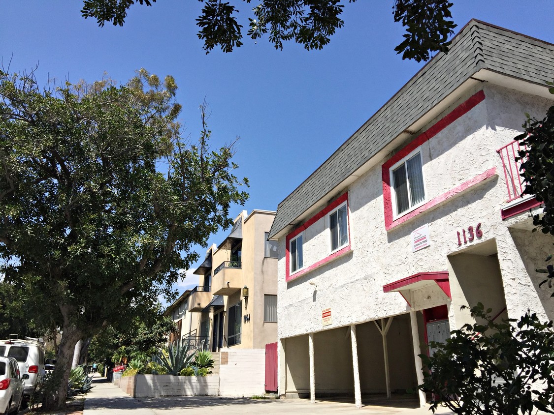 Primary Photo - 1136 N Ogden Dr