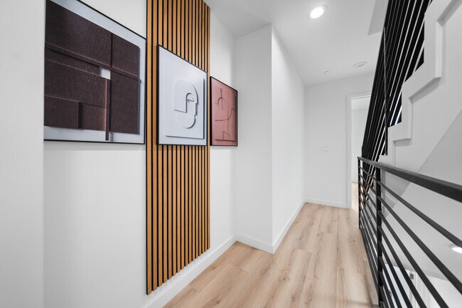 Foto del edificio - 1040 Irolo St