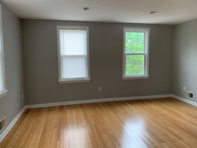 Foto del edificio - 3 Bedroom House in Southside Slopes with Off Street Parking Spot