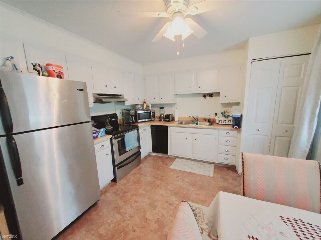 3 br, 2 bath Townhome 760 Hope St Unit 1 Townhome Rentals in