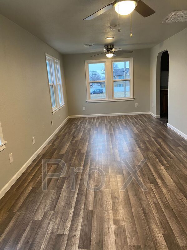 Foto del edificio - 801 1/2 S Picher B