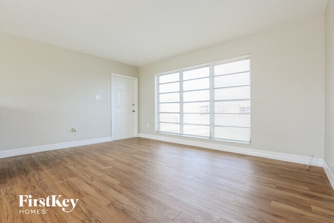 Foto del edificio - 22122 Beverly Ave