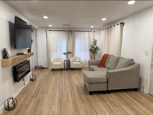 Foto del edificio - 7362 Loch Alene Ave