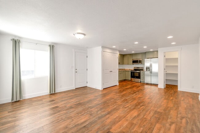 Foto del edificio - 1655 S Longview Rd